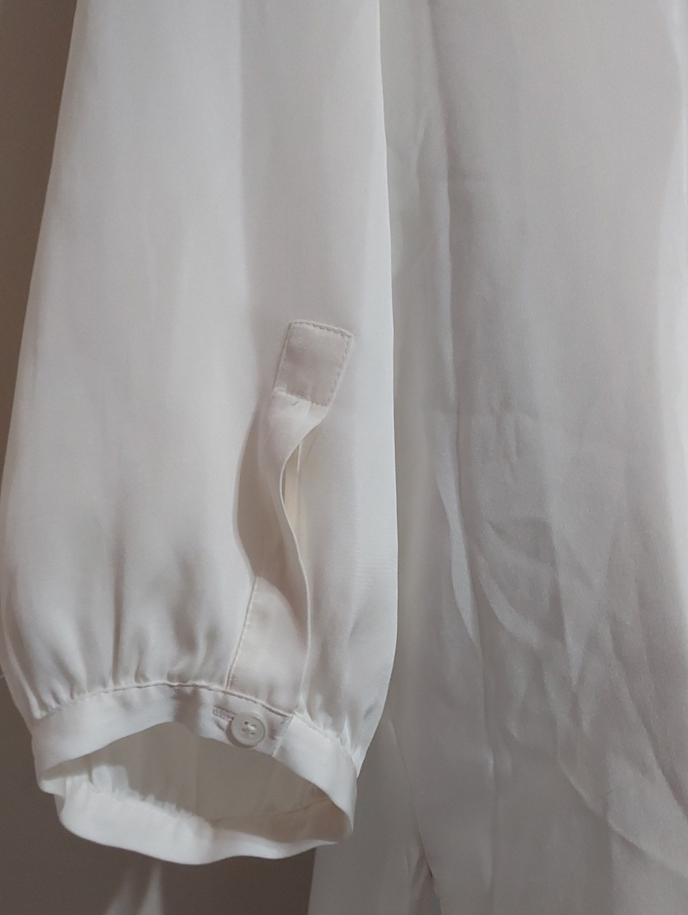 Quince Silk Cream V-Neck Blouse Sz-L With Back And Shoulder Pleats - Picture 6 of 7